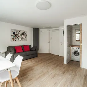 Bright And Cosy Flat At The Heart Of In A Trendy District - Welkeys , Paris France